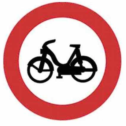 Entrada prohibida a ciclomotores – ( R-105 )