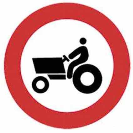 Entrada prohibida a vehículos agricolas de motor – ( R-111 )