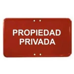 Placas rojas propiedad privada